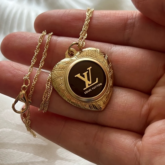 Louis Vuitton Gold Heart Pendant Necklace - Picture 7 of 9